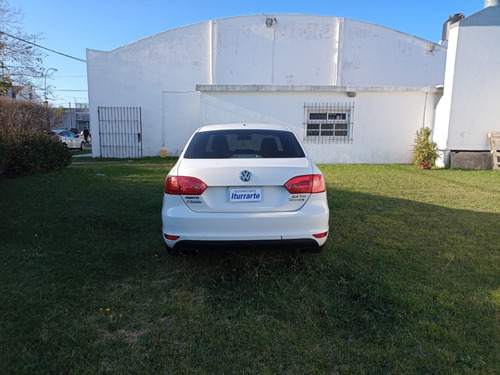 Imagen 8 de 10 de Volkswagen Vento Advance Mt 2.0tdi 2013