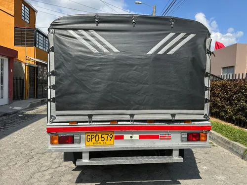 Nissan Np300 Frontier 2.5 Mt 4x2 Estaca