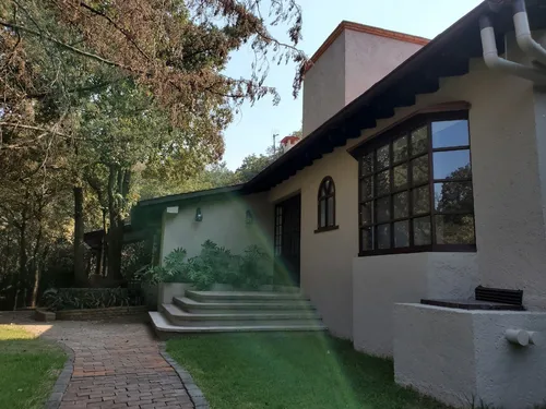 Casa Venta, Con Departamento O Estudio Independiente. 10 Estacionamientos.
