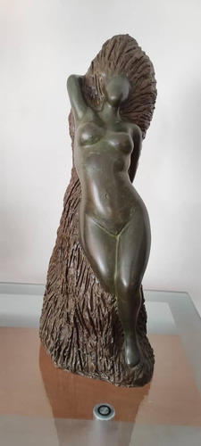 Escultura De Bronce De Belinda Casanova