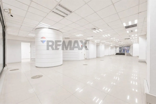 Local Comercial 1.002 M² Paseo Huérfanos