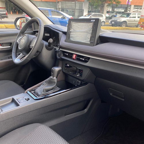 Imagen 7 de 10 de Toyota Yaris E 2023