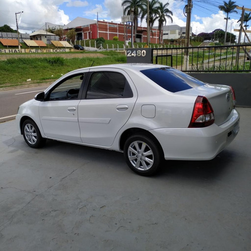 Etios X Sedan 1.5 Automatico