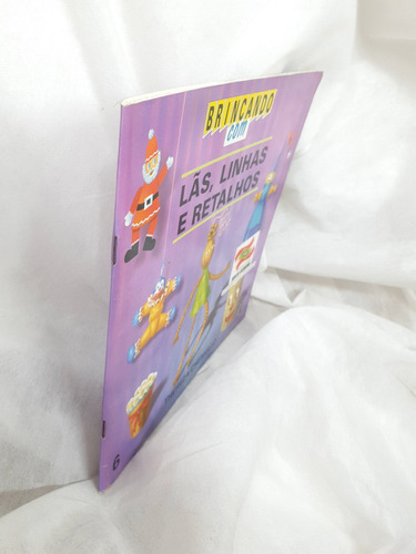 Livro Brincando Com Lãs, Linhas E Retalhos - Thereza Chemello (Usado)
