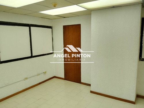 Oficina En Alquiler En Av Bella Vista Maracaibo Api 6425