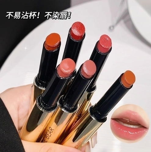 Labial En Barra Click Dorado Holding Light Gege Bear 03