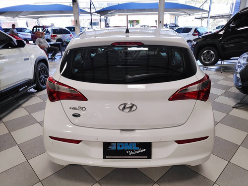 Imagem 4 de 8 de Hyundai Hb20 1.0 Comfort Plus 12v Flex 4p Manual