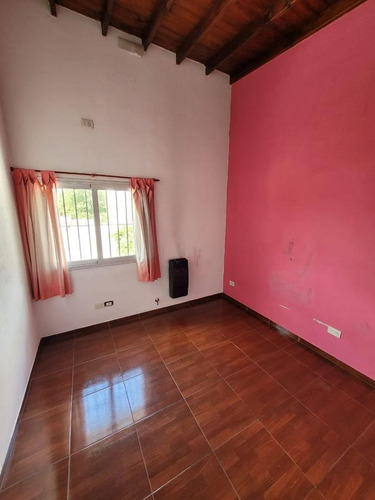 Imagen 8 de 14 de En Venta! Hermosa Propiedad De 2 Plantas Con Jardin En Moreno - Sobre Calle General Guido Al 1800