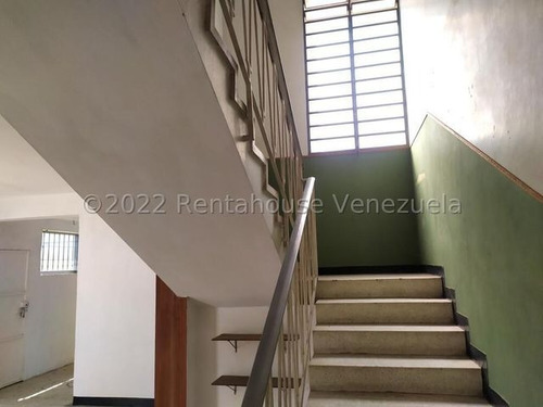 Imagen 28 de 30 de Casas En Venta Zona Centro - Este De Barquisimeto Cod # 23-12140 Centrica Y Con Potencial Comercial. Asesor Inmobiliario Katty Vasquez 412-1498654. Pide Tu Cita! Excelente Oportunidad De Negocio!!....