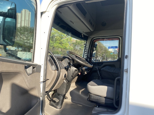 Imagem 4 de 15 de Vw 25-390 Consteletion Ano 2013 Bitruck 8x2 Bau 9,50 Mts