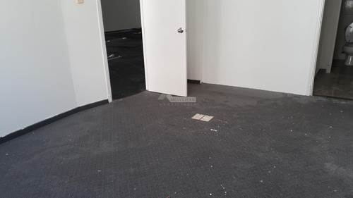 Imagen 9 de 12 de Oficina Ciudad Vieja Alquiler, Rincon Y Misiones, Buen Metraje, 1 Oficina,1 Privado, 3 Baños