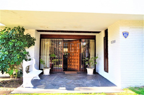 Imagen 5 de 30 de Hermosa Residencia En La Mejor Zona De Punta Del Este A Muy Pocas Cuadras Del Mar