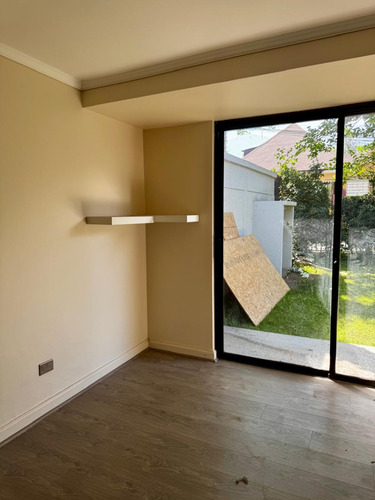 Casa De 4d 4b 346 M2 Calle Simón González 8868 La Reina.