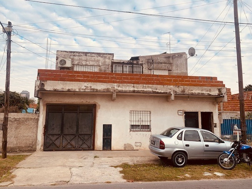 Vende. Dos Casas De 2 Y 3 Ambientes Con Patio. Berazategui