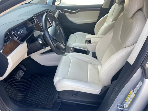 Tesla X 75 D 2017