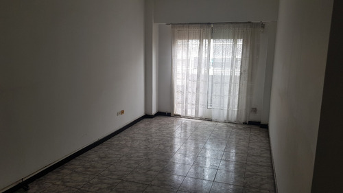 Imagen 5 de 30 de Departamento 3 Amb Con Patio Y Balcon Al Frente 1er Piso
