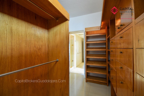 Casa De Lujo Con Alberca En El Palomar Sur