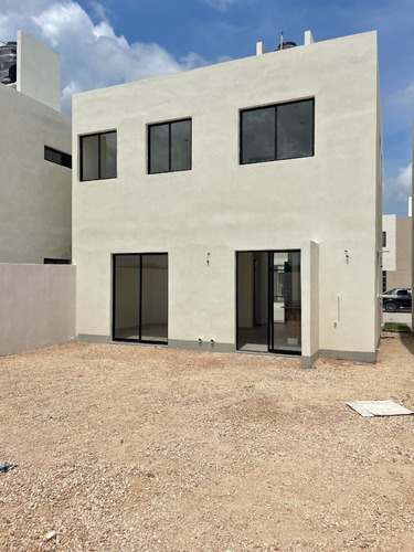 Venta De Casa Con 2 Recámaras Y Patio Amplio En Solana