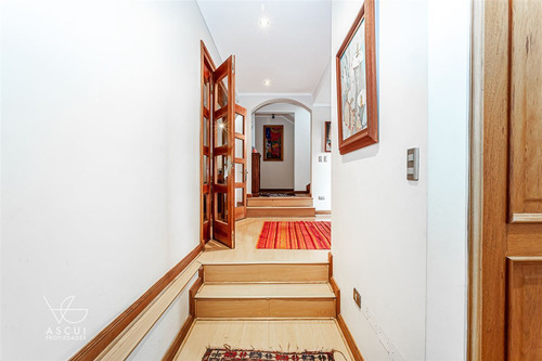 Casa En Venta De 4 Dorm. En Lo Barnechea