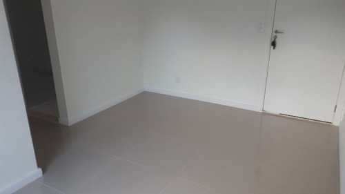 Apartamento À Venda Na Estrada Do Rio Grande, Taquara, Rio De Janeiro - Rj - Liv-11596