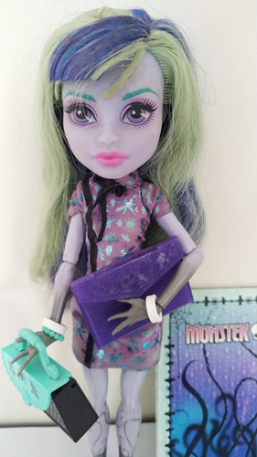 Boneca Monster High Twyla Boogeyman Com Acessórios