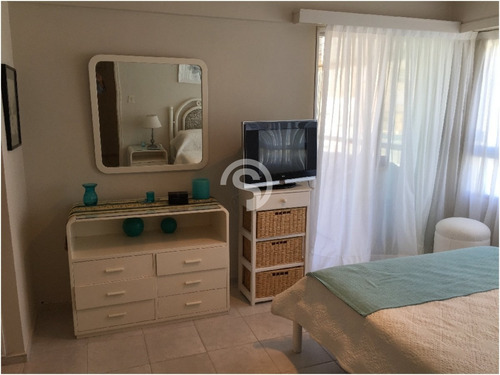 Peninsula. Torre De Categoría Con Servicios- Ref: 4380