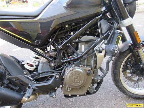 Imagen 12 de 25 de Husqvarna Svartpilen 401