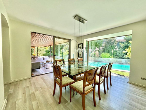 Remodelada!! Impecable Casa En Venta De 5 Dorm. La Dehesa.