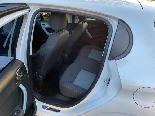 Imagen 13 de 14 de Peugeot 208 1.5 Allure Touchscreen 2015
