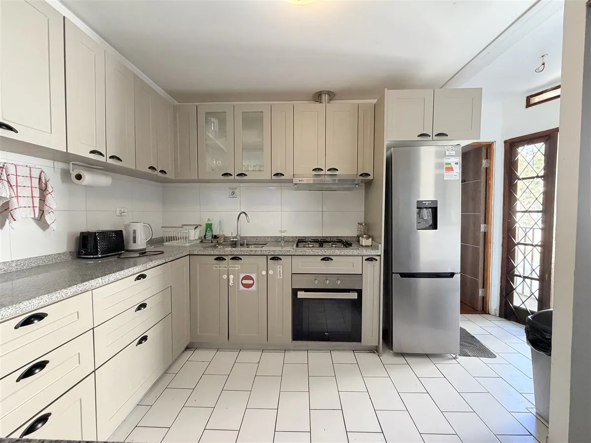 Imagen 4 de 30 de Casa Amoblada En Arriendo De 6 Dorm. En La Reina