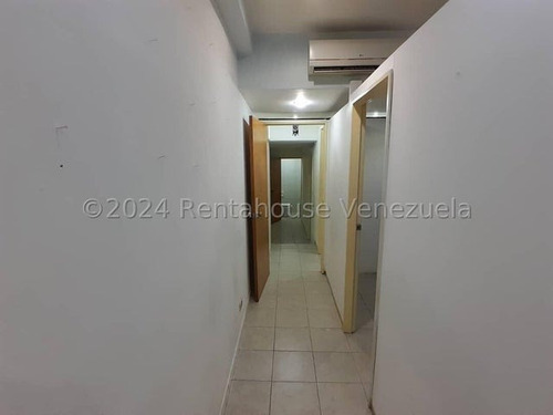 Local Comercial En Venta Muy Versatil Y Comodo En Venta Centro Comercial Oasis Center Guatire Mls#24-20898 - Jca