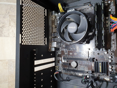 Imagem 2 de 6 de Pc Gamer / Ryzen 2400g / 16g Ram / Ssd 240g / Radeon Vega 11