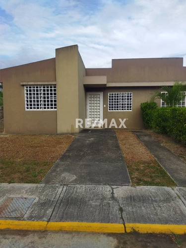 Imagen 6 de 18 de Venta De Casa En Obra Gris En Canaima Ii