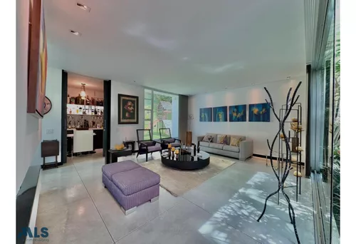Hermosa Casa Con Energía Solar En Una Ubicación ...(mls#253904)