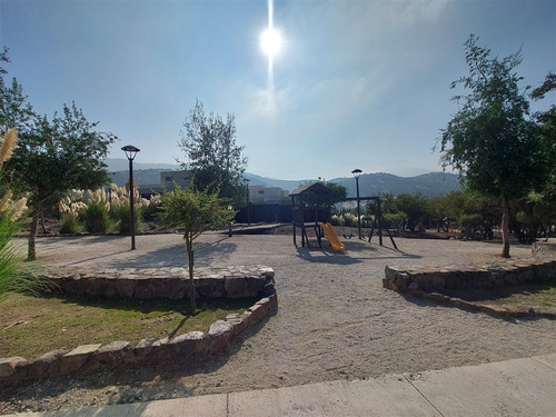 Casa En Venta De 4 Dorm. En Lo Barnechea
