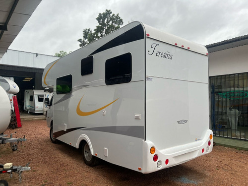 Motorhome: Fabricación, Equipamiento Y Amueblamiento