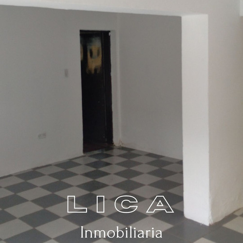 Imagen 3 de 15 de Casa En Venta Sobre Calle C. Escalada 3271 De La Ciudad De San Lorenzo, A 40 Metros De La Rn11
