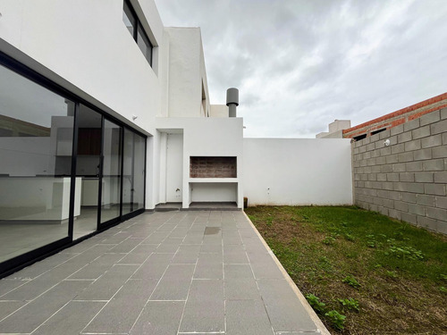 Altos De Manantiales Duplex De 3 Dormitorios 3 Bñs