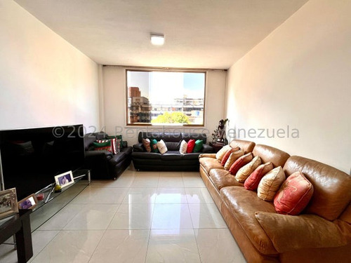 Apartamento En Venta En La Urb. La Florida #24-23353