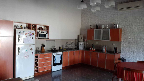 Casa En Venta En De Vicenzo Grande.del Viso Pilar