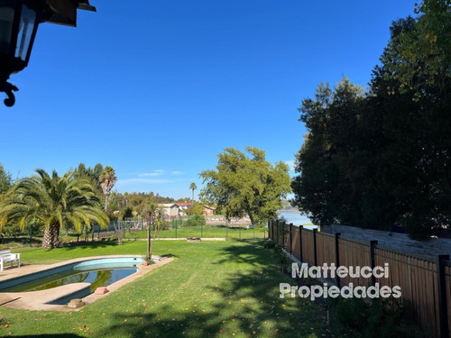 Linda Casa A Orilla De Lago