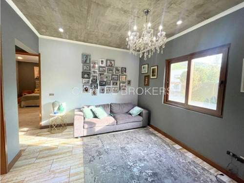 Moderna Casa En Venta: Espacio, Confort Y Estilo (dg)