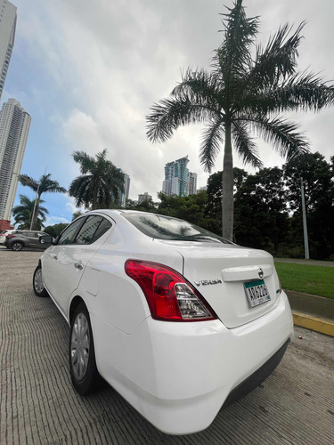 Imagen 4 de 4 de Nissan Versa Sense