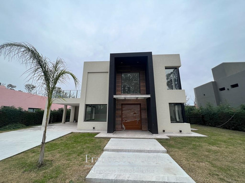 Casa En Venta En Barrio Astorga, Francisco Alvarez