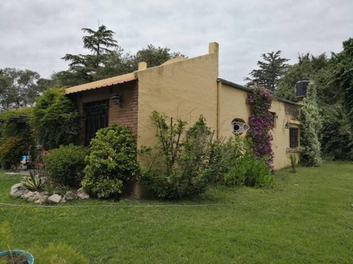 Imagen 25 de 29 de Casa Quinta De Tres Dormitorios, Dos Baños, Quincho, Dos Piletas Y Parque De 2086 M2