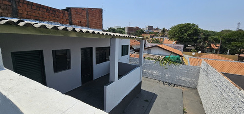Casa De 2 Quartos Com Edícula