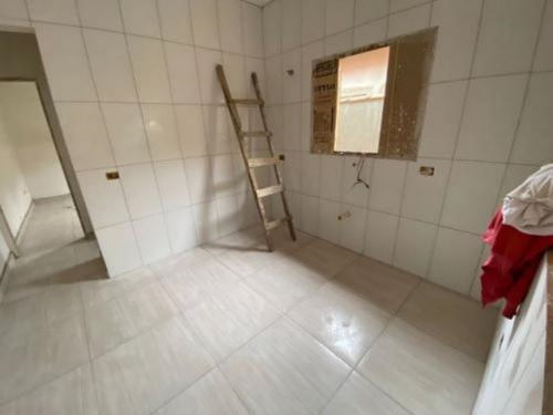 Imagem 14 de 17 de Casa No Bairro Savoy, Em Itanhaém, Litoral Sul De São Paulo, Localizada No Lado Serra. Possui Piscina, Churrasqueira E Vaga Para 02 Automóveis.