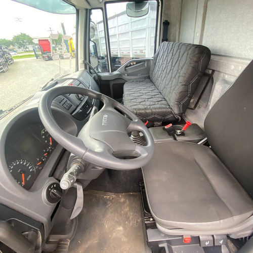 Iveco Tector 17-280 Baú - 2022