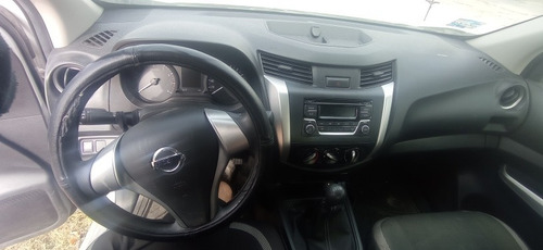 Imagen 8 de 9 de Nissan Np300 2019 2.4 Doble Cabina Se Aa Pack Seg Mt