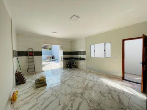 Imagem 16 de 17 de Casa No Bairro Campos Elíseos, Em Itanhaém, Litoral Sul De São Paulo, Localizado Em Lado Praia, Ficando À 50 Metros Do Mar. Imóvel Com 201 M² De Área Total, Sendo 67 M² De Área Construída. Possui Pisc
